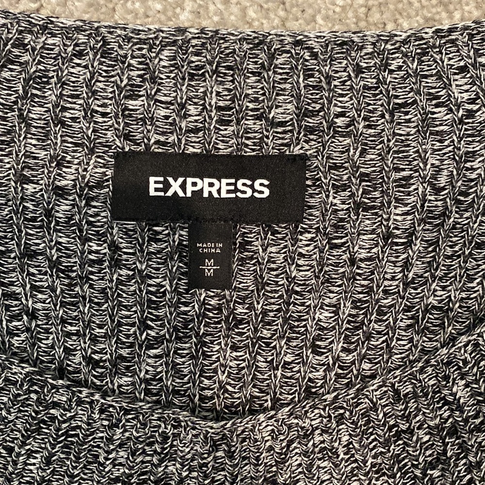 CUTE Ruffle Detail Sweater - Picture 3 of 3